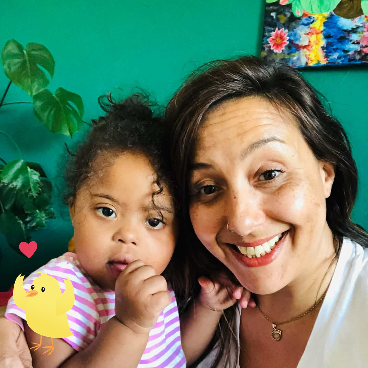 Malia, née avec une trisomie 21, dans les bras de sa maman